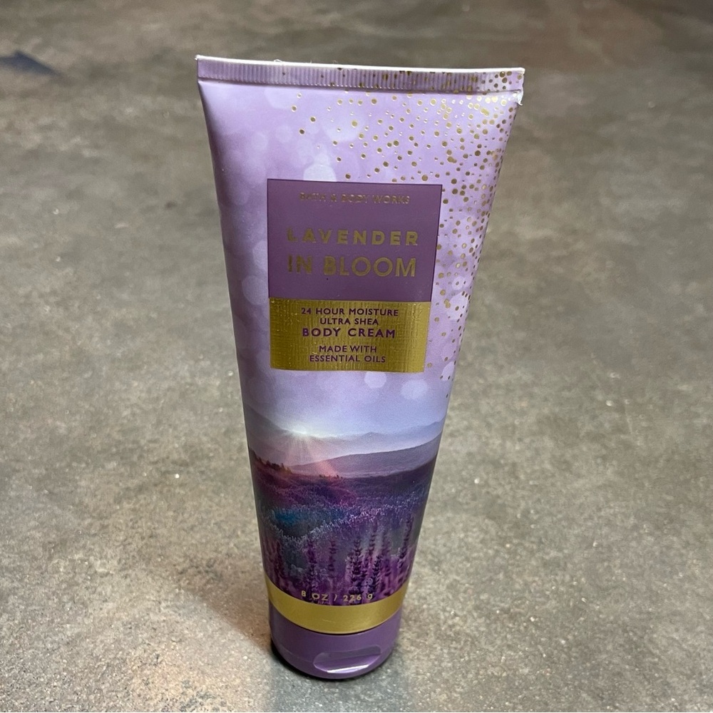 RARE Bath & Body Works Lavender in Bloom Body Cream Essential Oils Retired